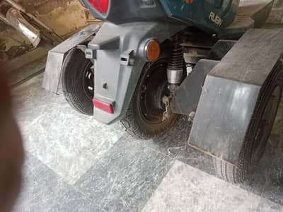 bike or Scooty training side wheels