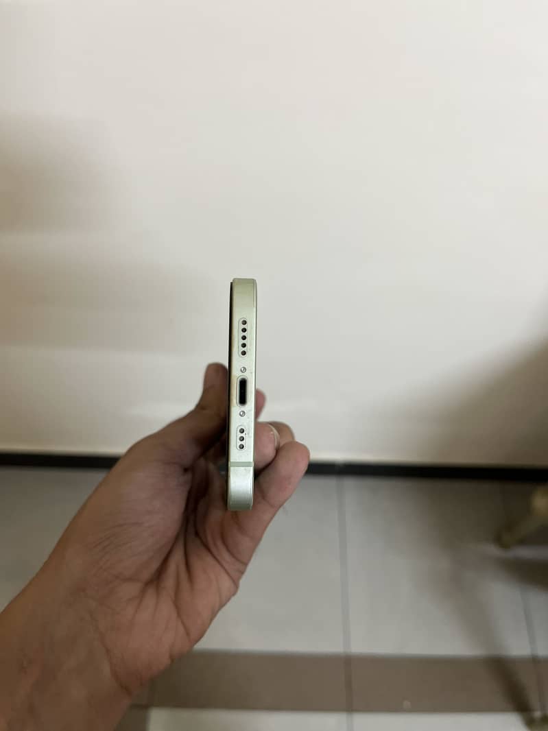 Apple iPhone 12 4