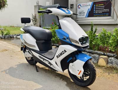 Scooty Ramza M8 for sale (Excellent in condition)