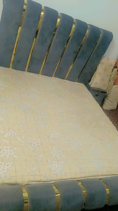 Bed set with side tables