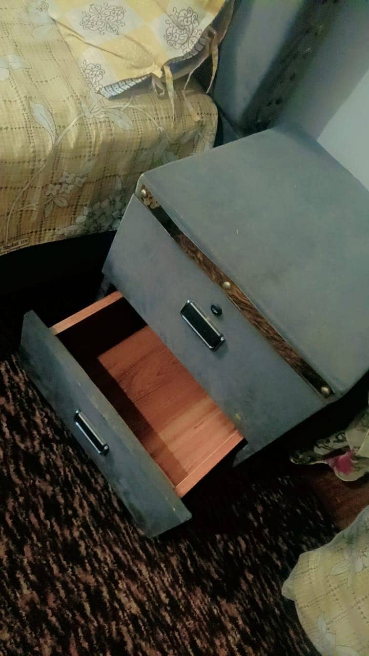 Bed set with side tables 4