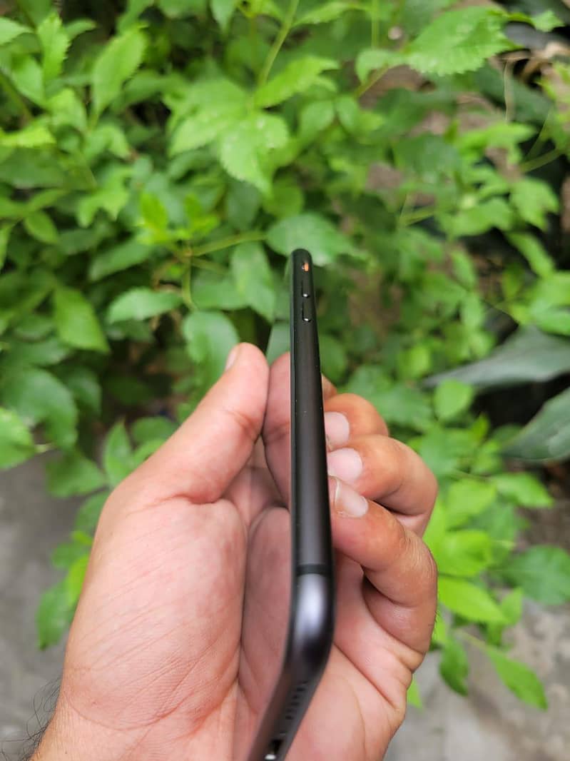 Apple iPhone 8 1