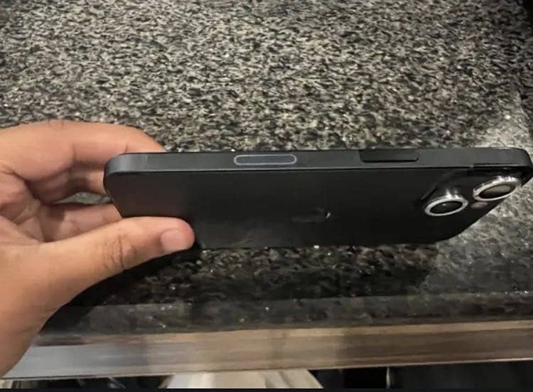 Apple iPhone 13 1