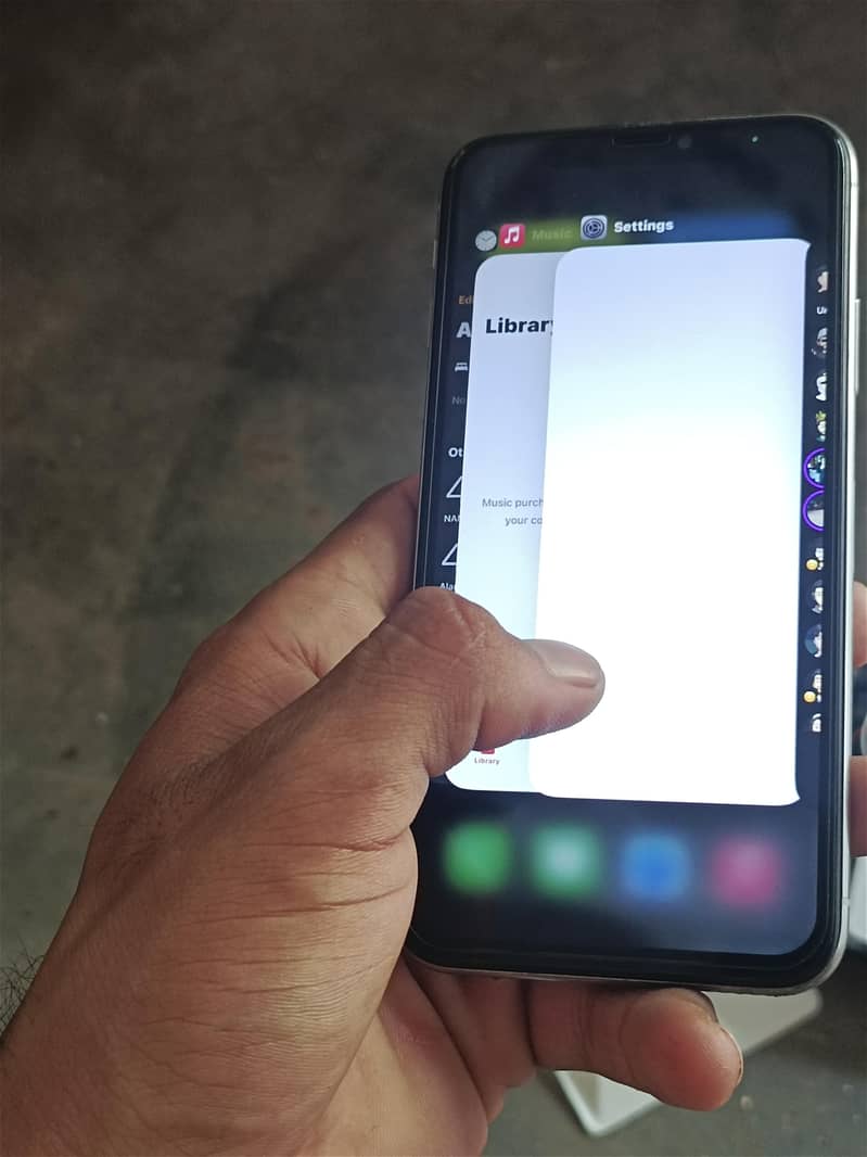 Apple iPhone X 4