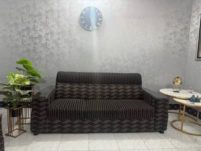 5 Seater Sofa Set for Sale – Good Condition  Description: