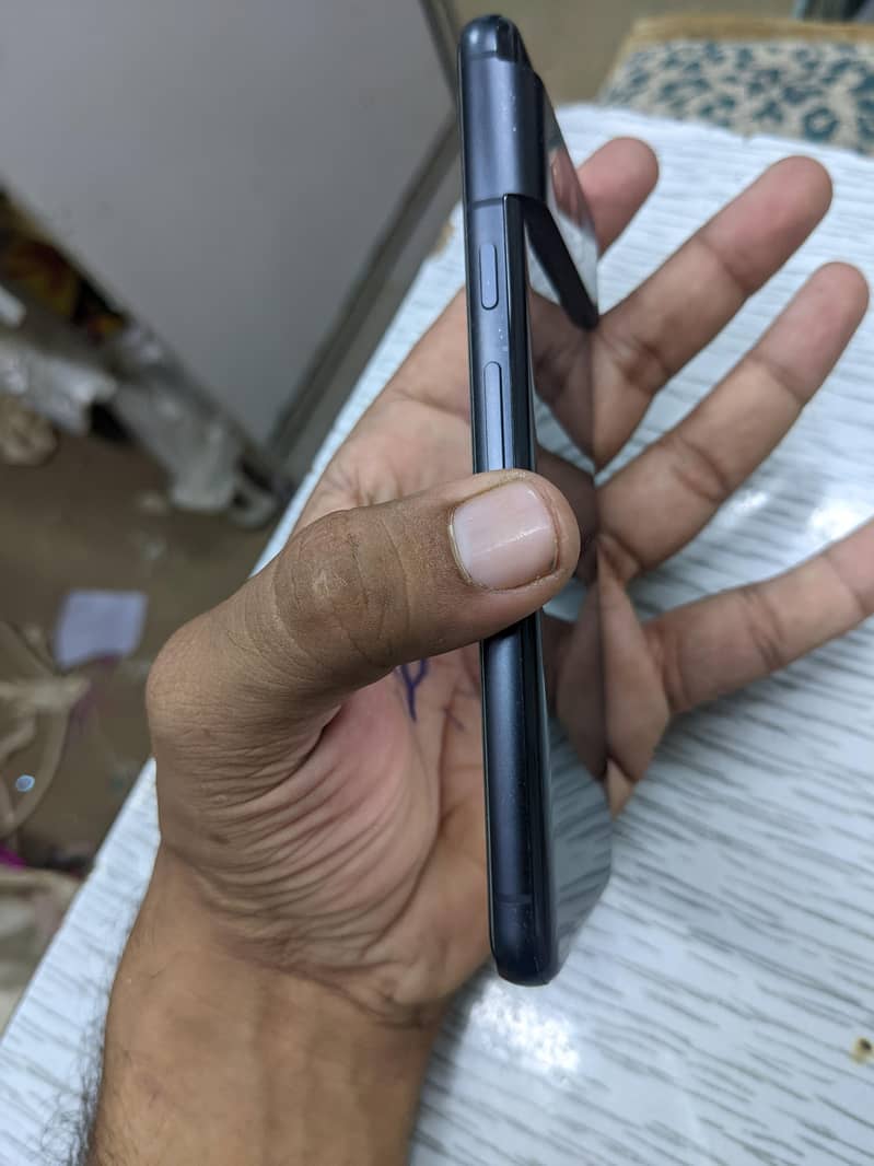 Google Pixel 8 4