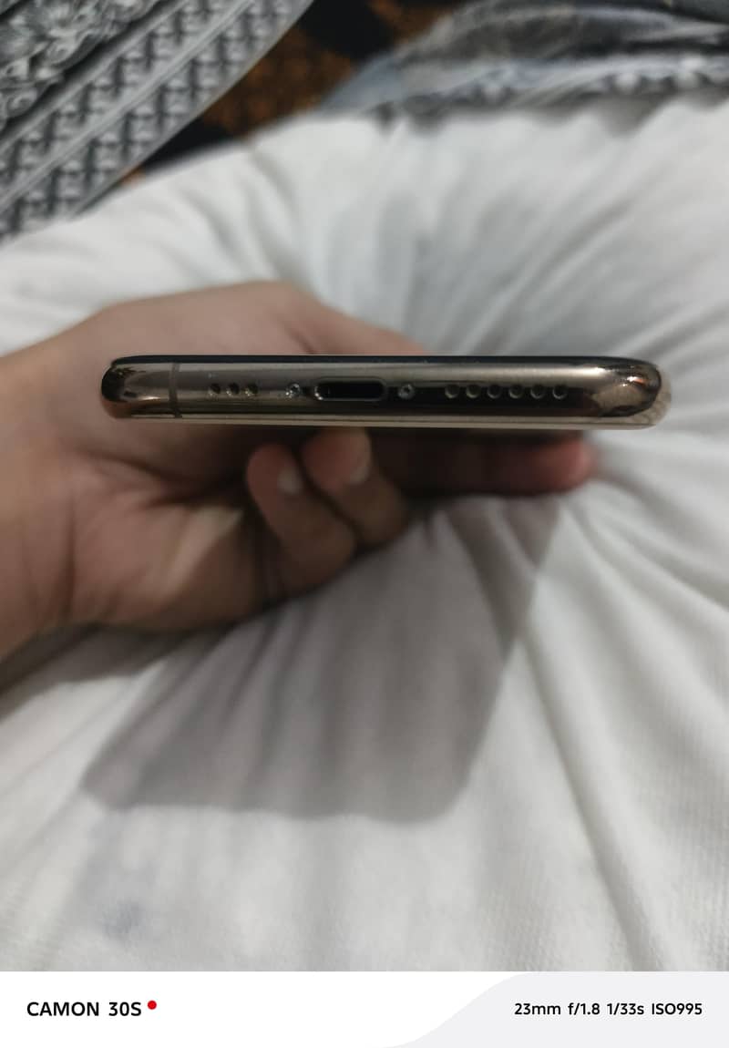 iphone 11 pro 4