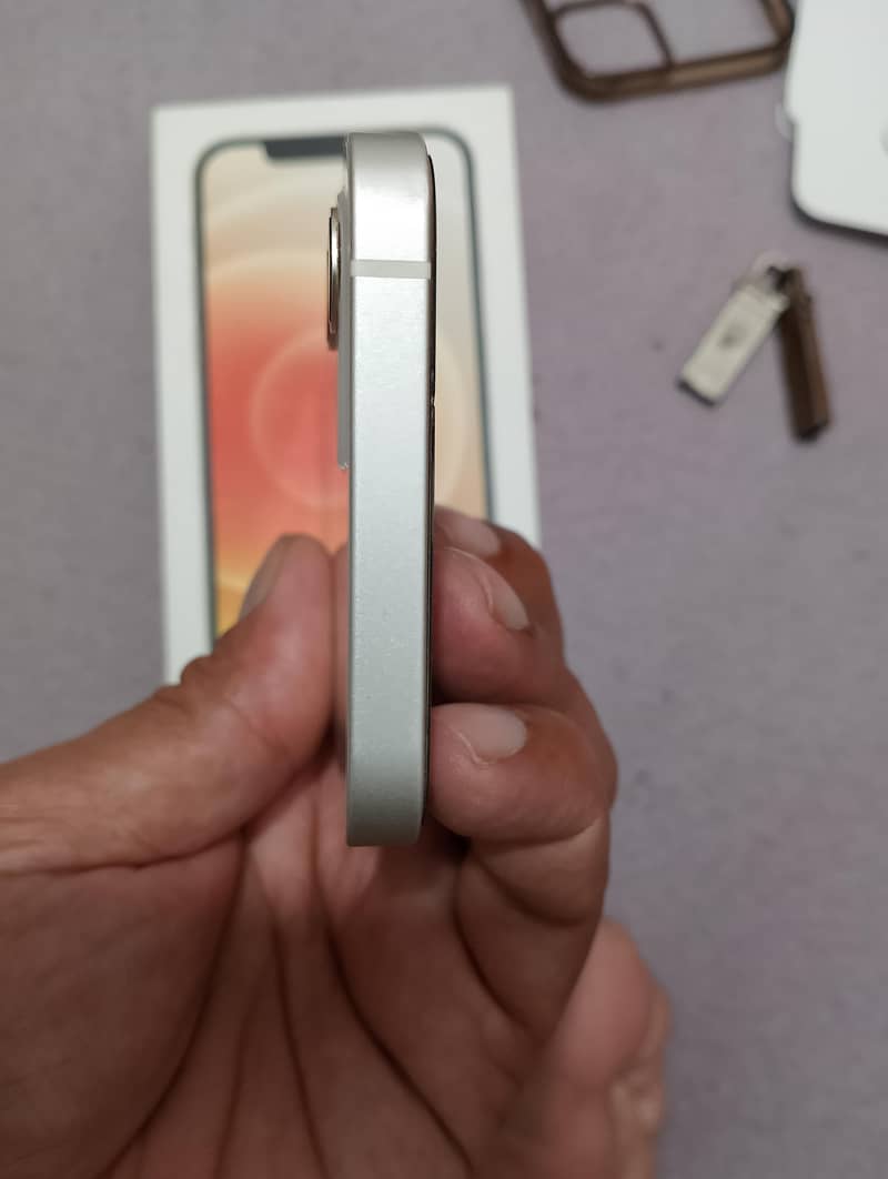 Apple iPhone 12 2