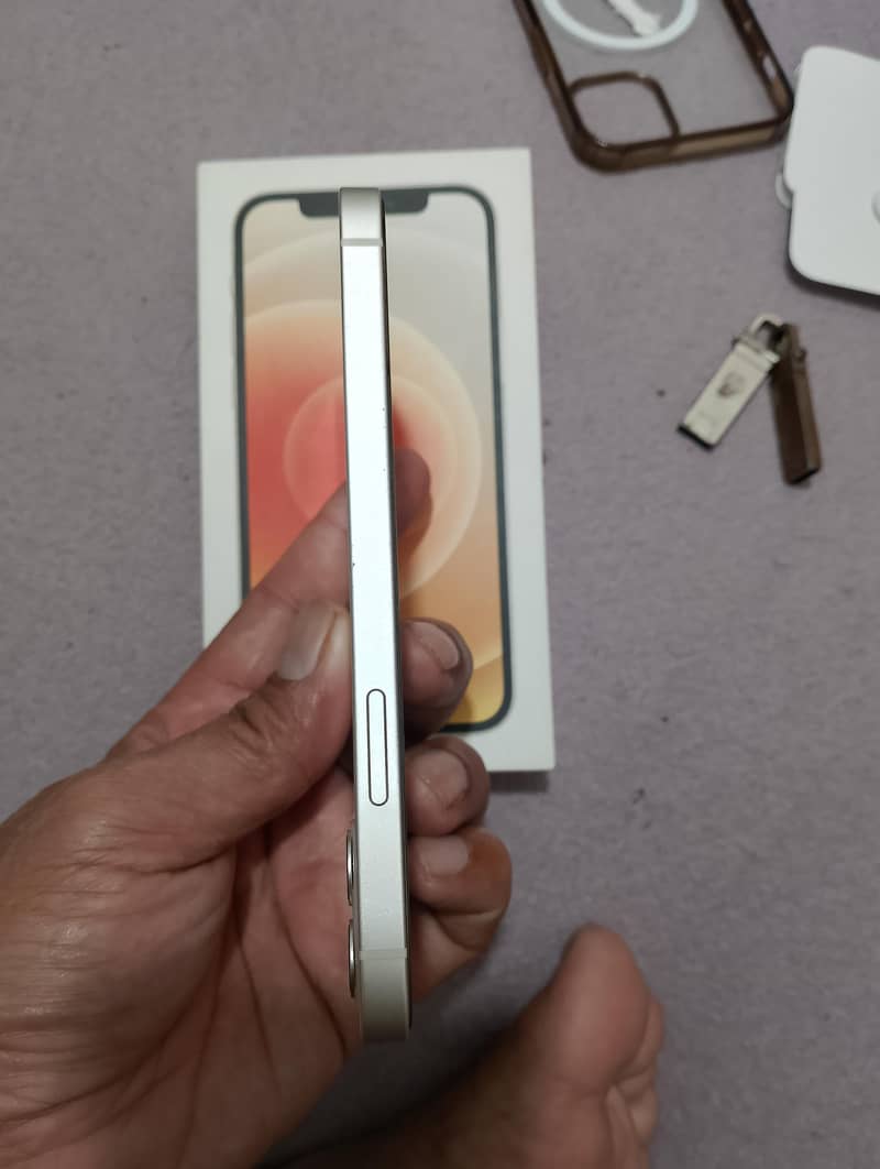 Apple iPhone 12 3