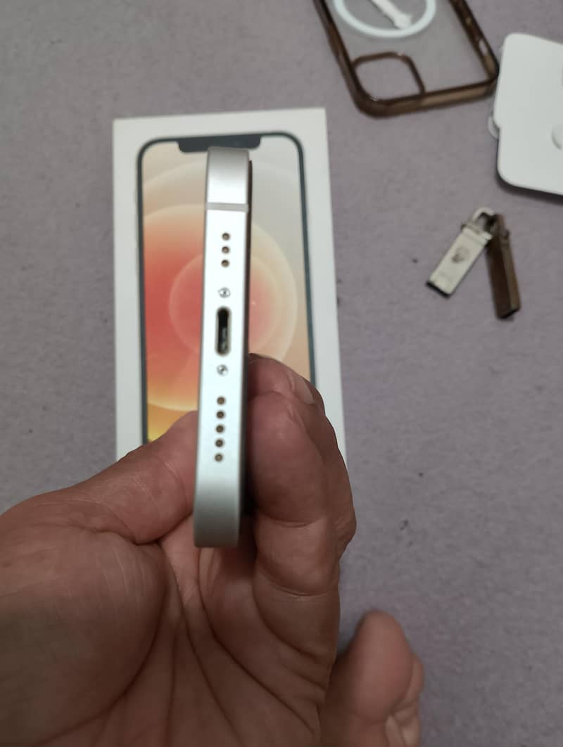 Apple iPhone 12 7