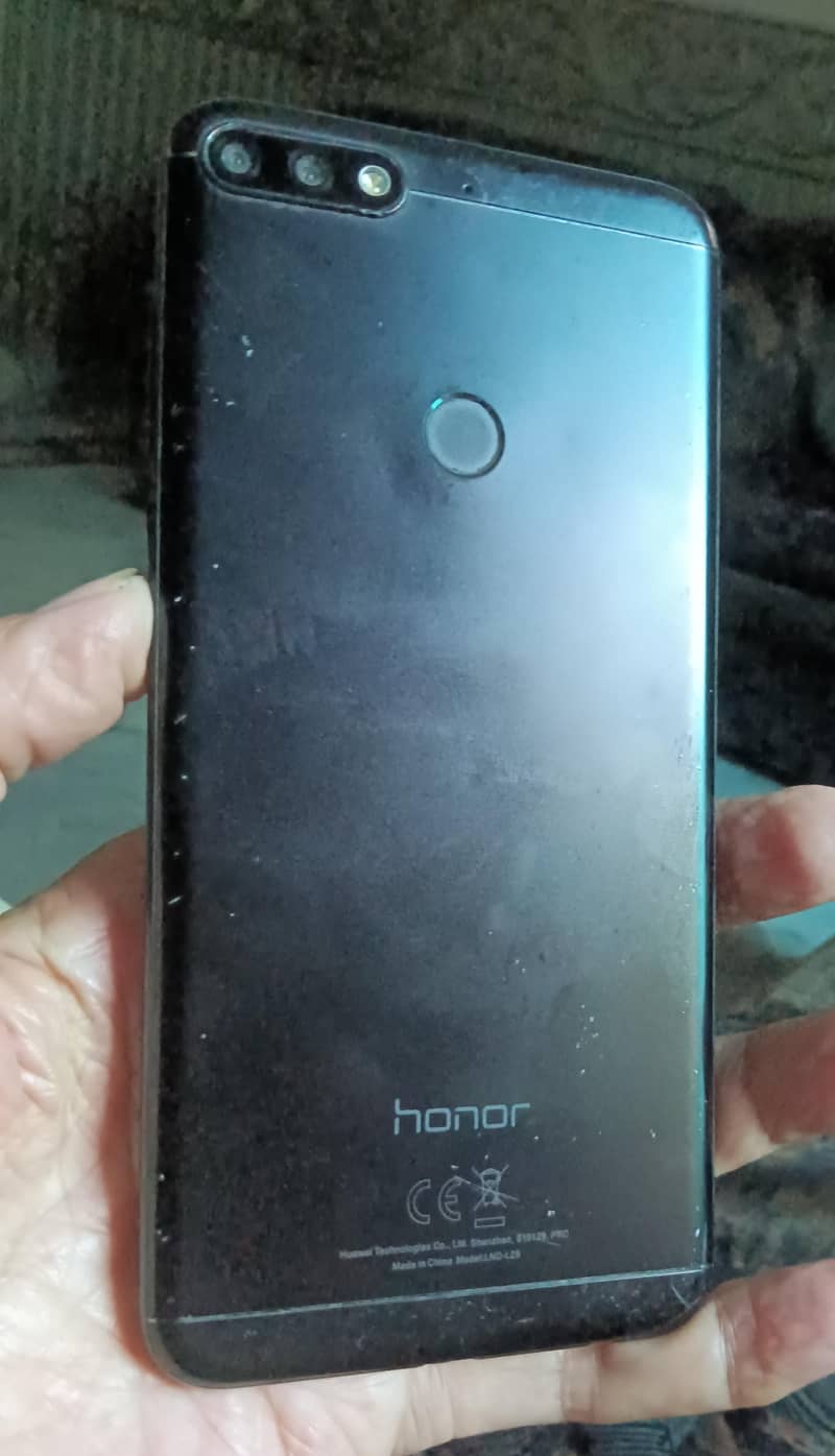 Honor 7C 1