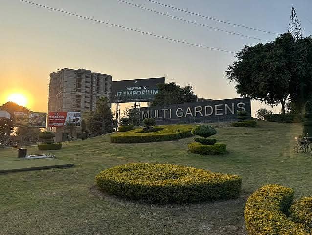 CORNER 8 MARLA PLOT E BLOCK MULTI GARDENS B17 1