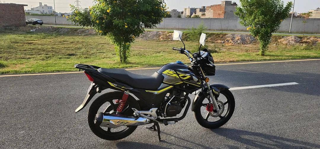 Honda cb150F 1