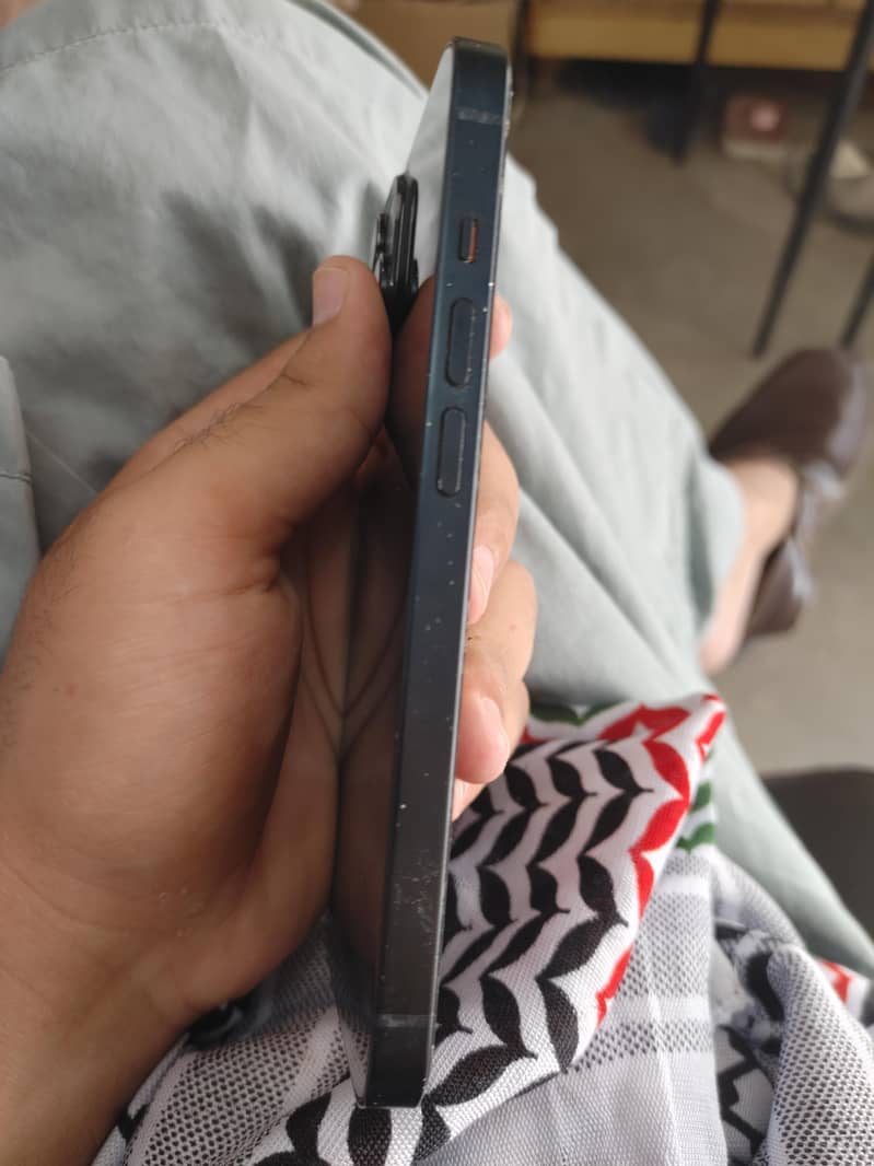 Apple iPhone 14 4