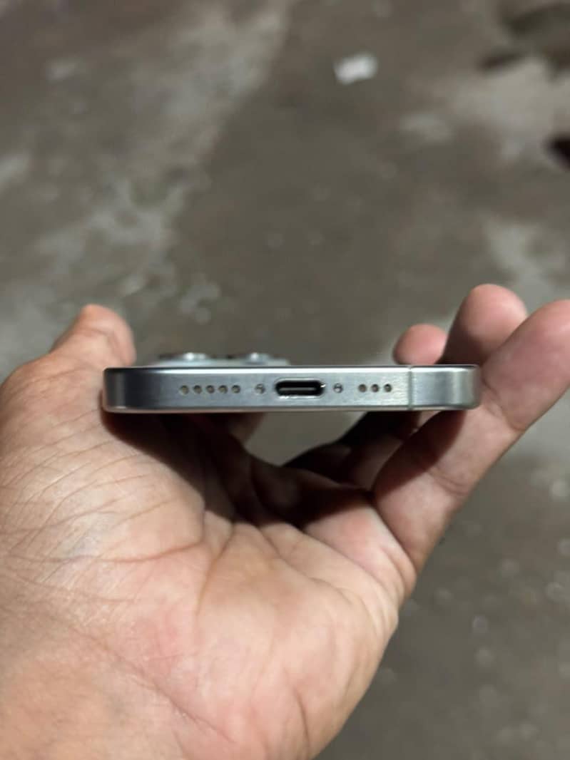 iphone 15 pro 4