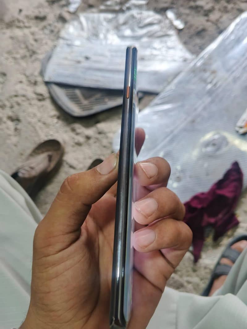 Tecno CAMON 40 Pro 4