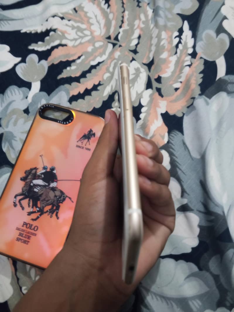 Apple iPhone 7 Plus 2