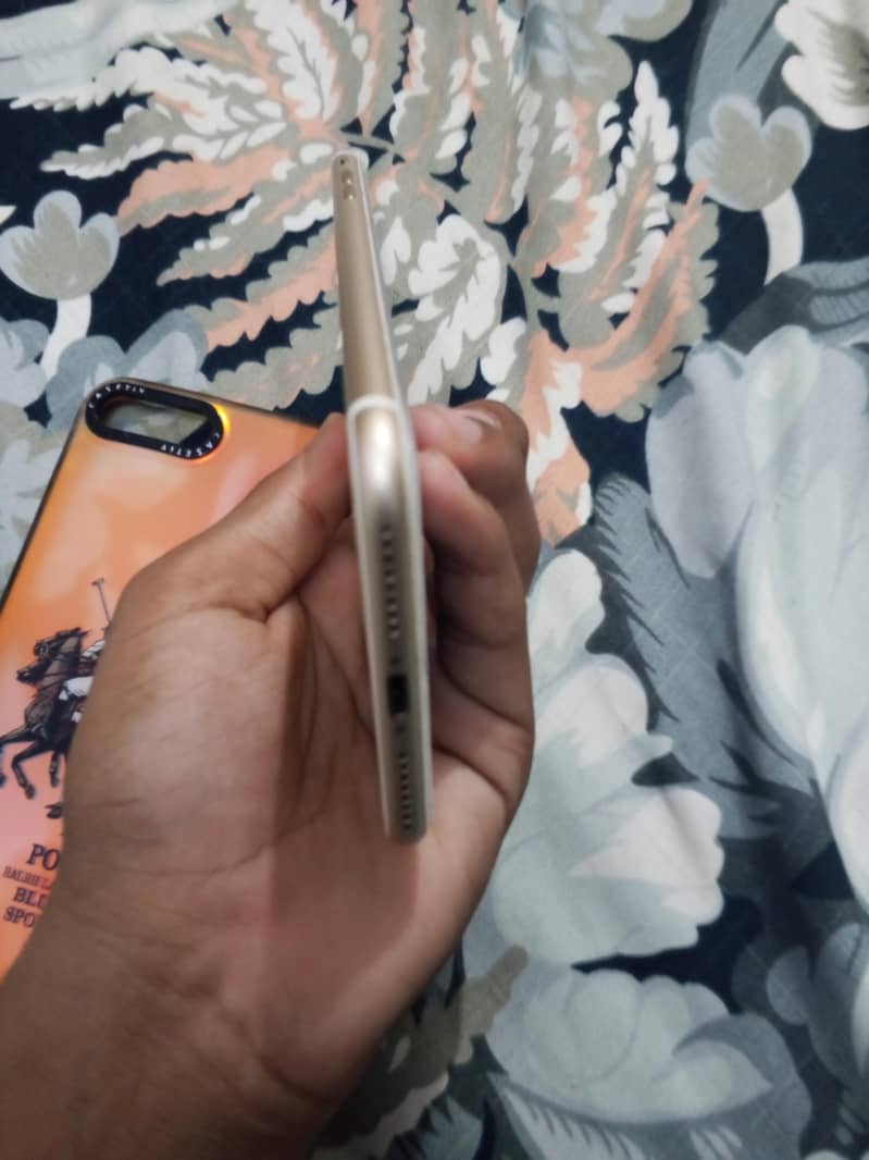 Apple iPhone 7 Plus 4