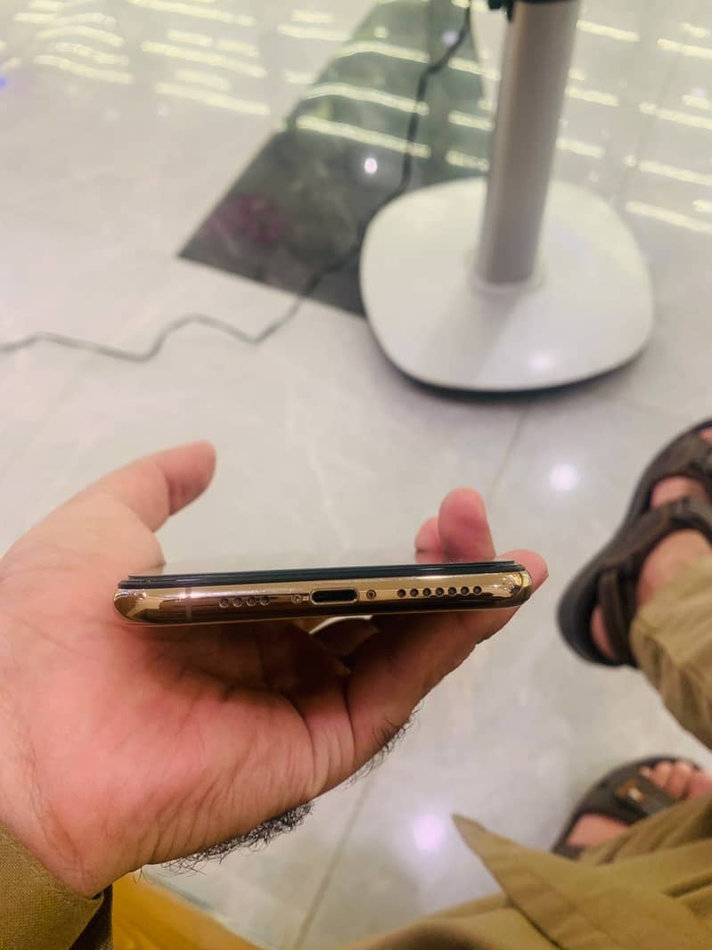 Apple iPhone XS Max 0
