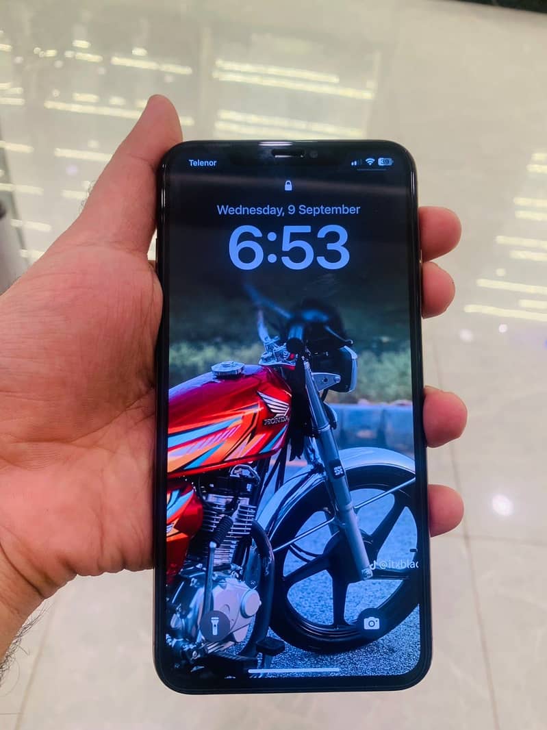 Apple iPhone XS Max 4