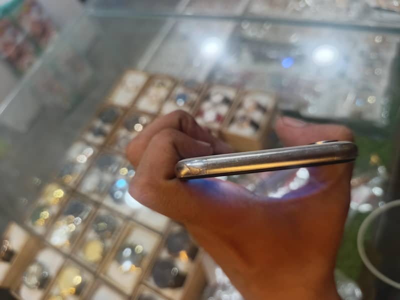 Apple iPhone X 3