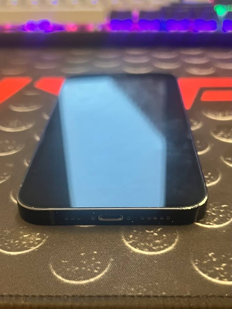 Apple iPhone 12 4