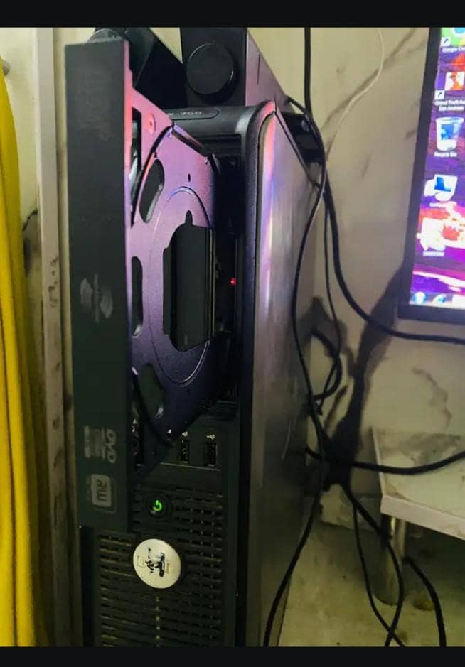 good condition dell computer 1
