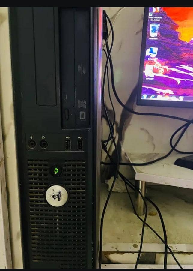 good condition dell computer 6