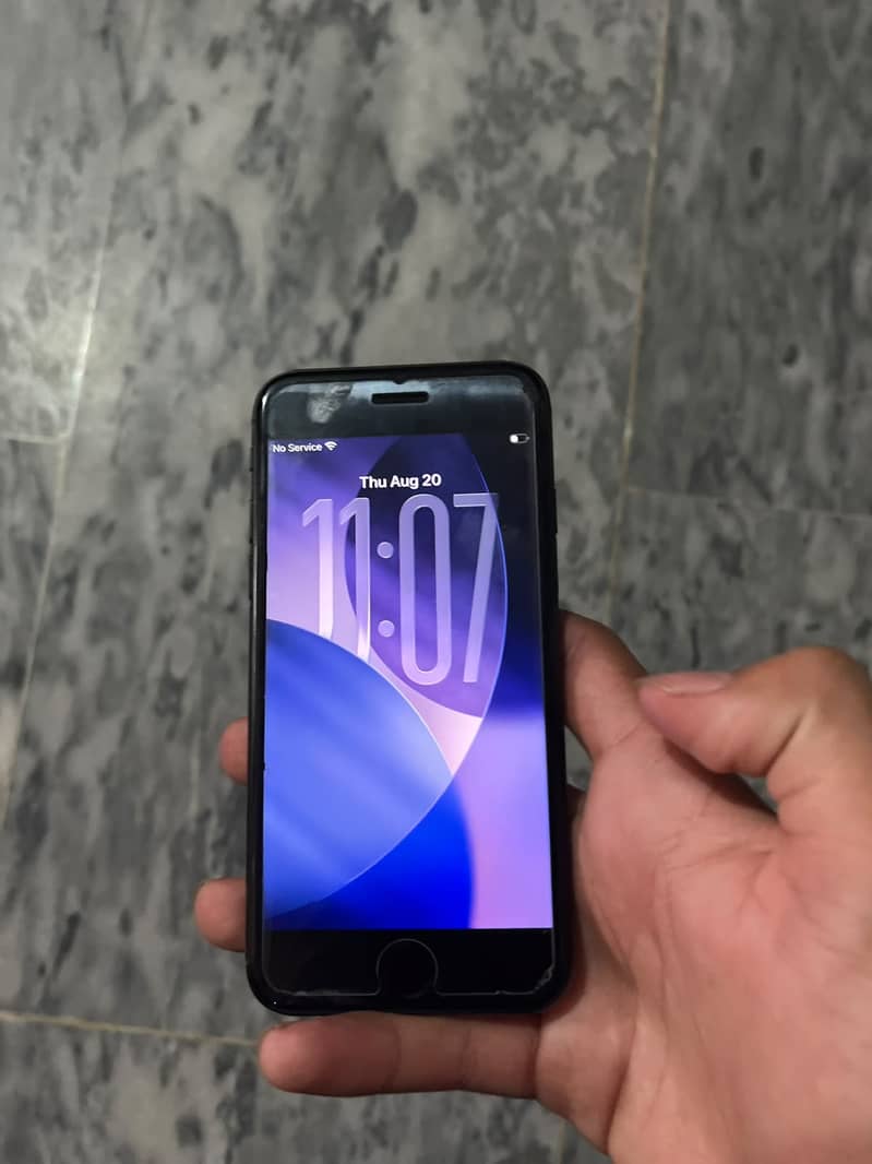 iPhone SE 2020 0