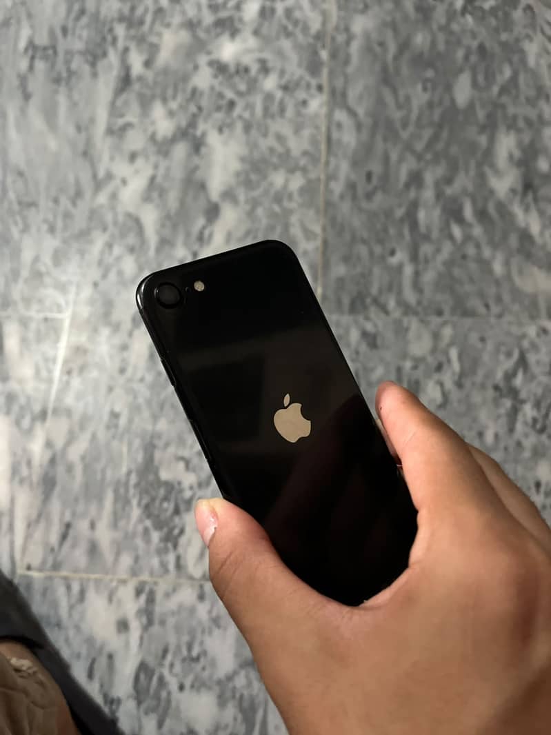 iPhone SE 2020 2