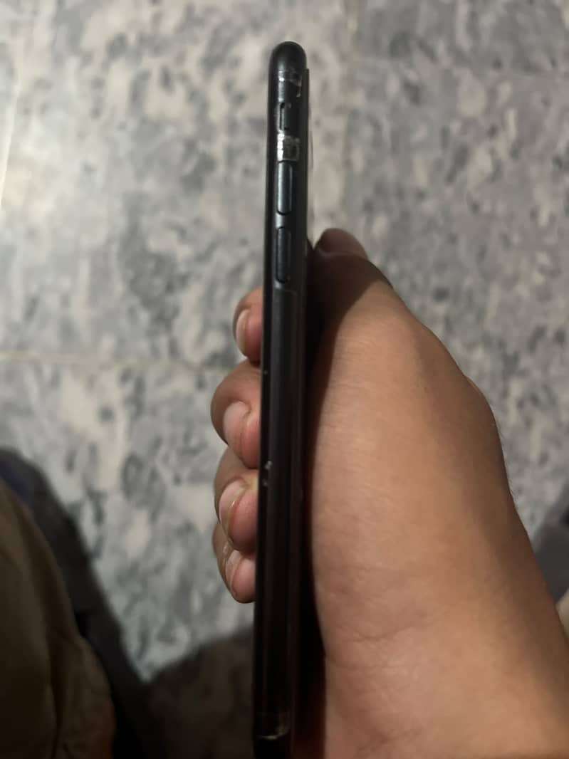 iPhone SE 2020 4