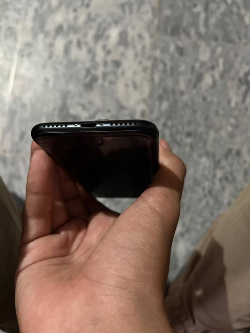 iPhone SE 2020 9