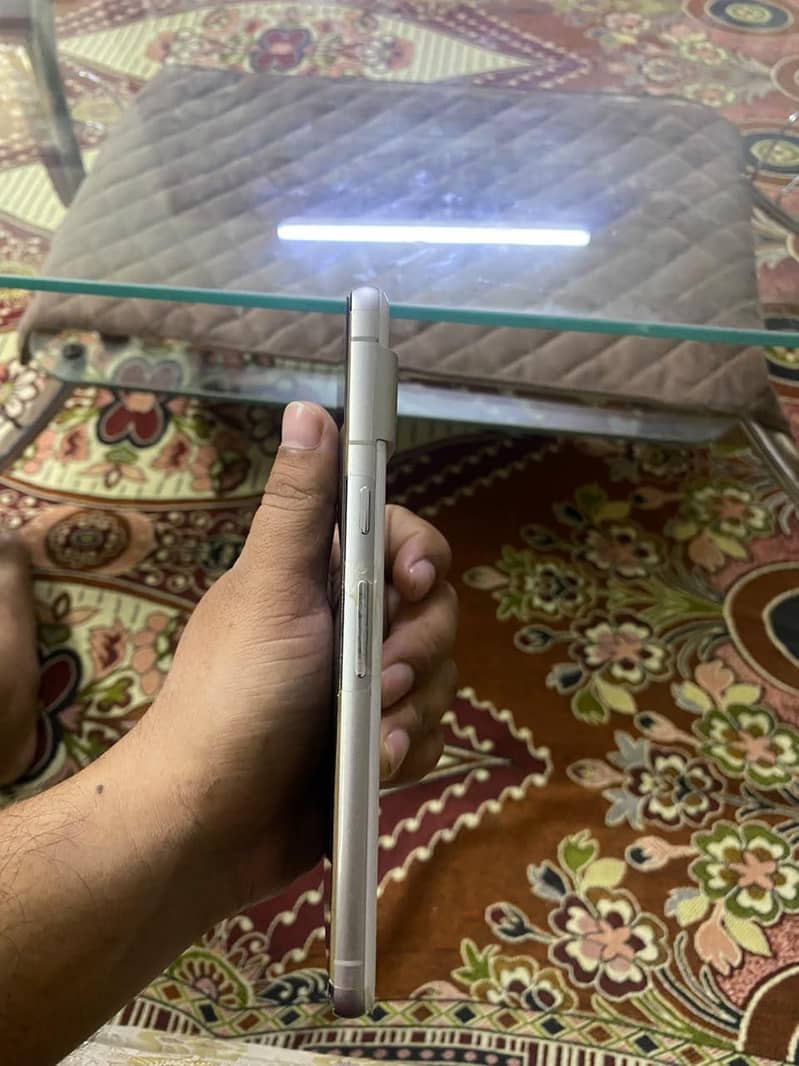 Google Pixel 7 4