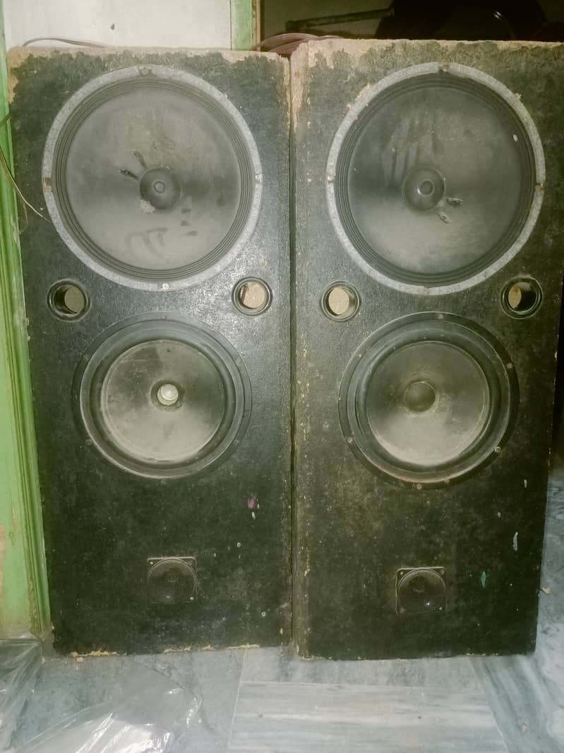 Speaker 10". 08" 3