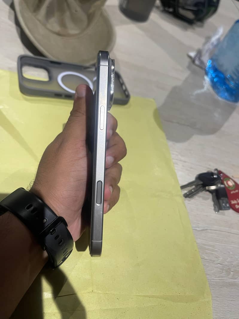 Apple iPhone 16 Pro Max 2