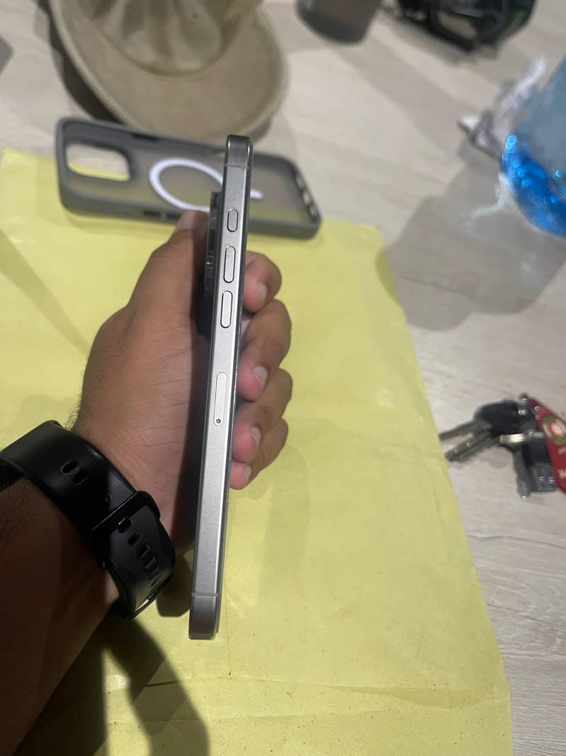 Apple iPhone 16 Pro Max 3
