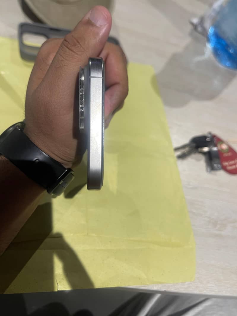 Apple iPhone 16 Pro Max 6