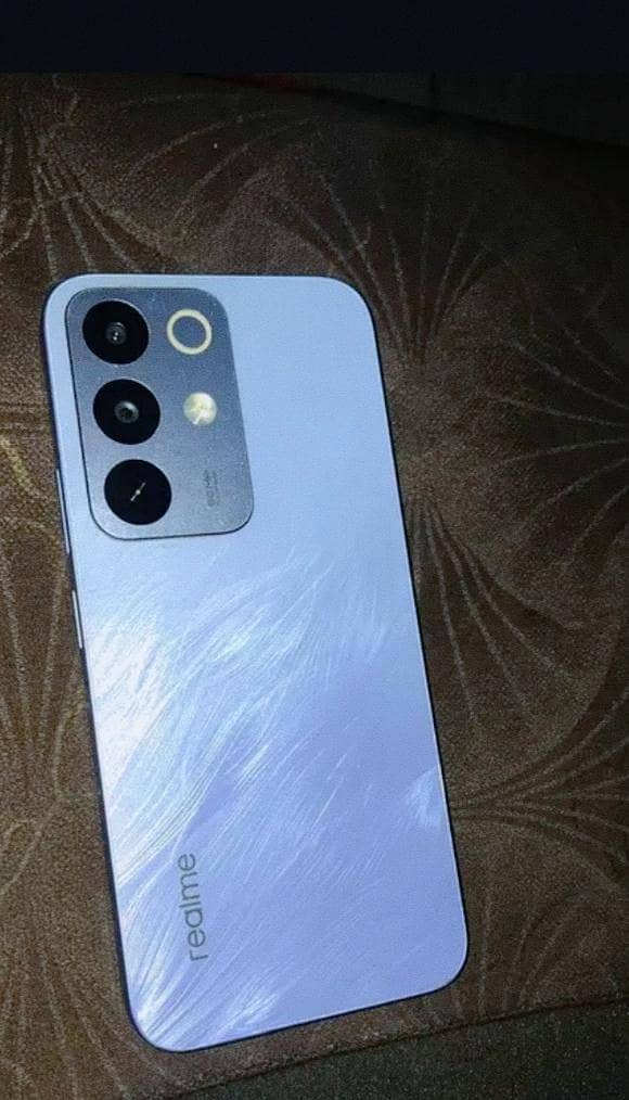 Realme C85 0