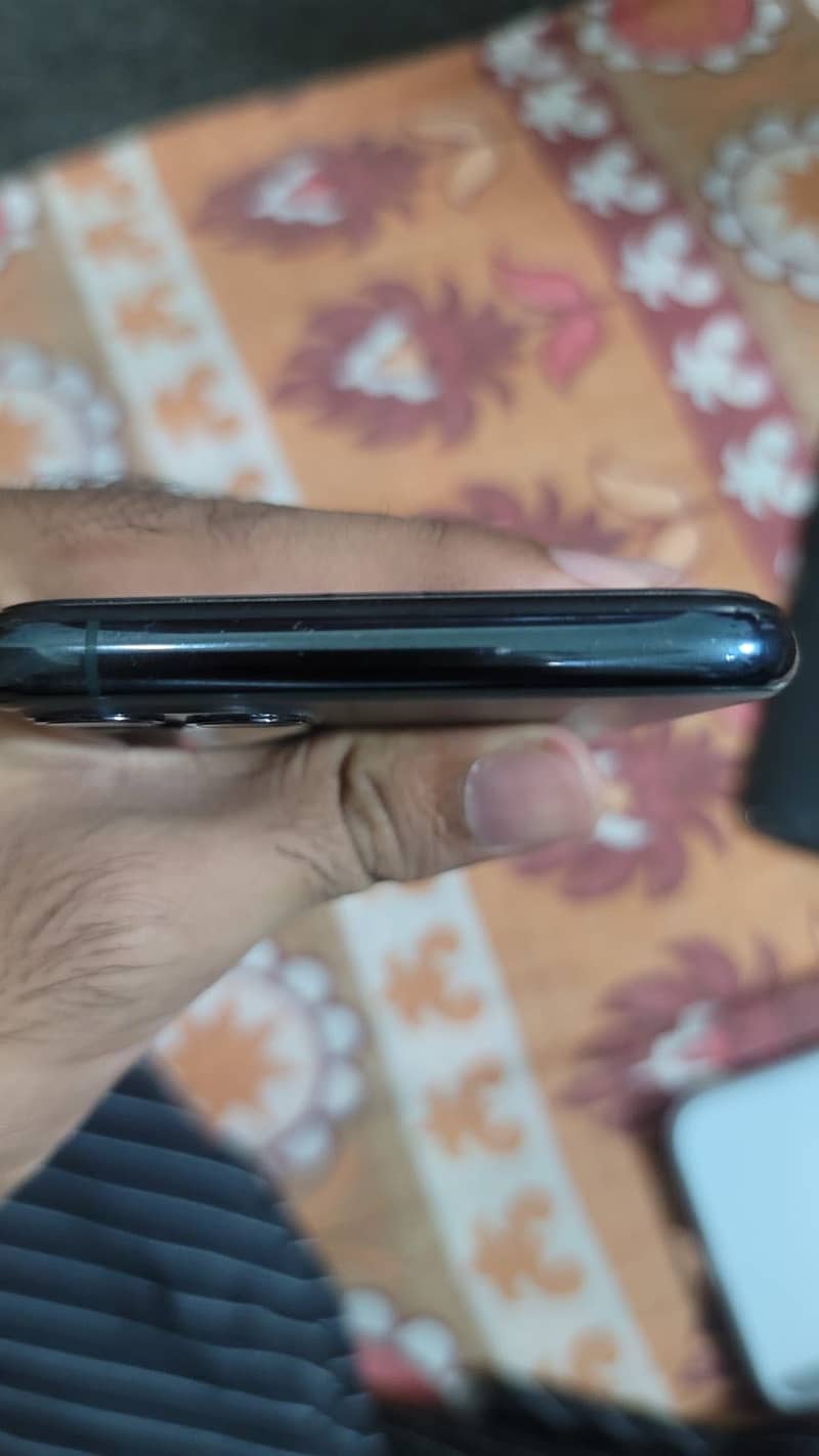 Apple iPhone 11 Pro Max 2