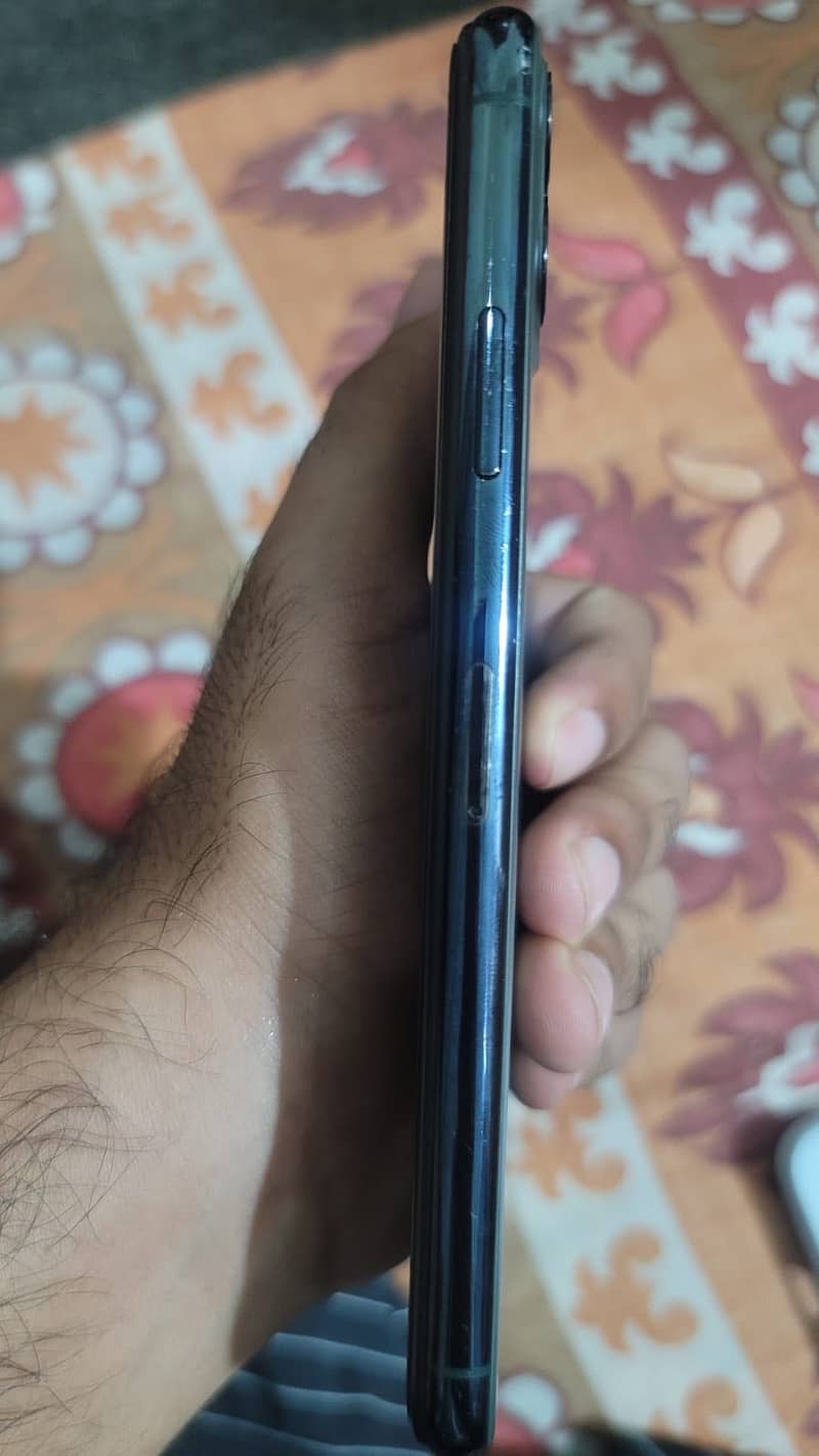 Apple iPhone 11 Pro Max 3