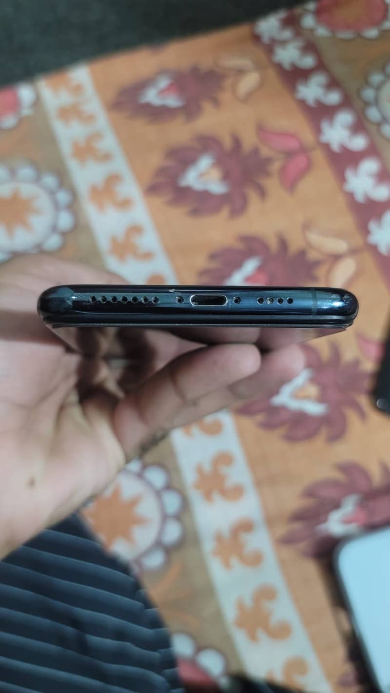 Apple iPhone 11 Pro Max 4