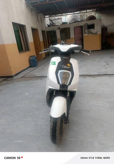 *Honda Icon-E 2025White - Only 2173 KM Driven - Like New - Rawalpindi*