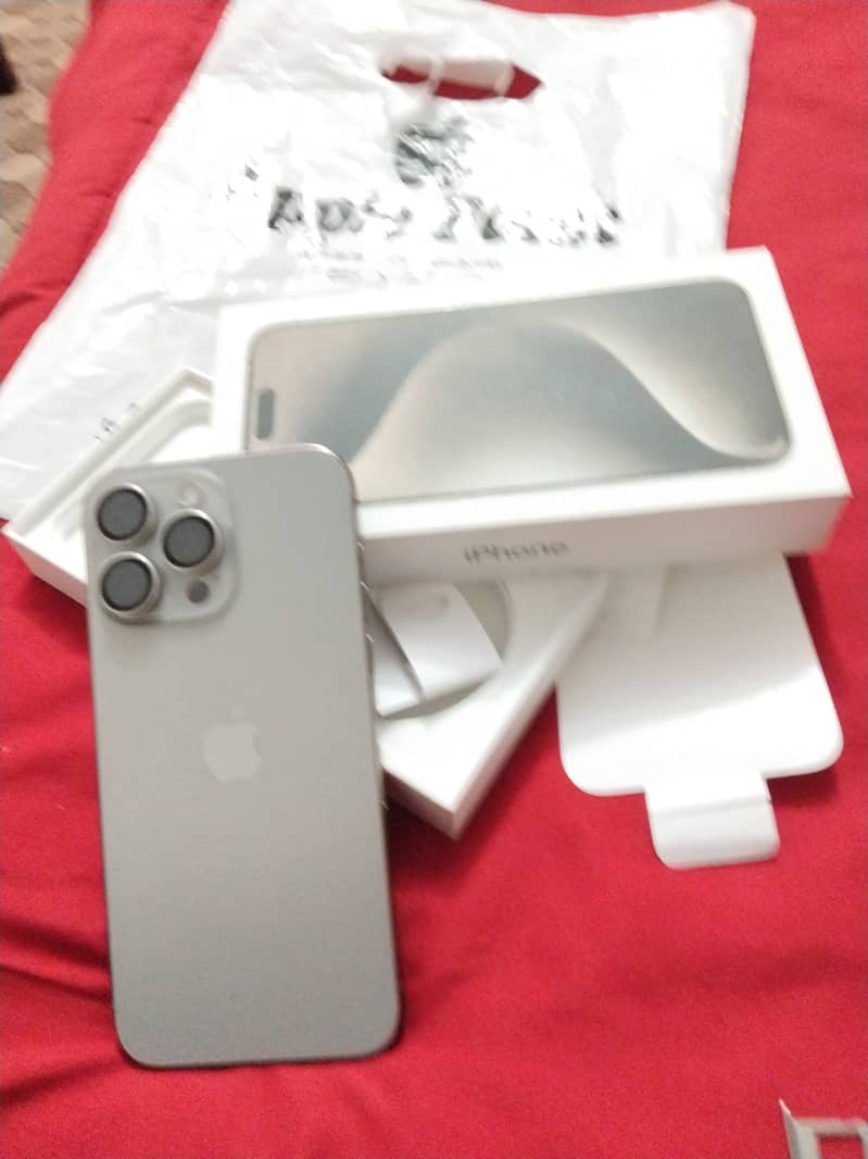 Iphone 15 pro Max 4