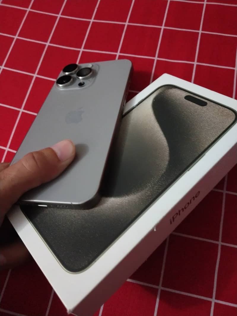 Iphone 15 pro Max 5