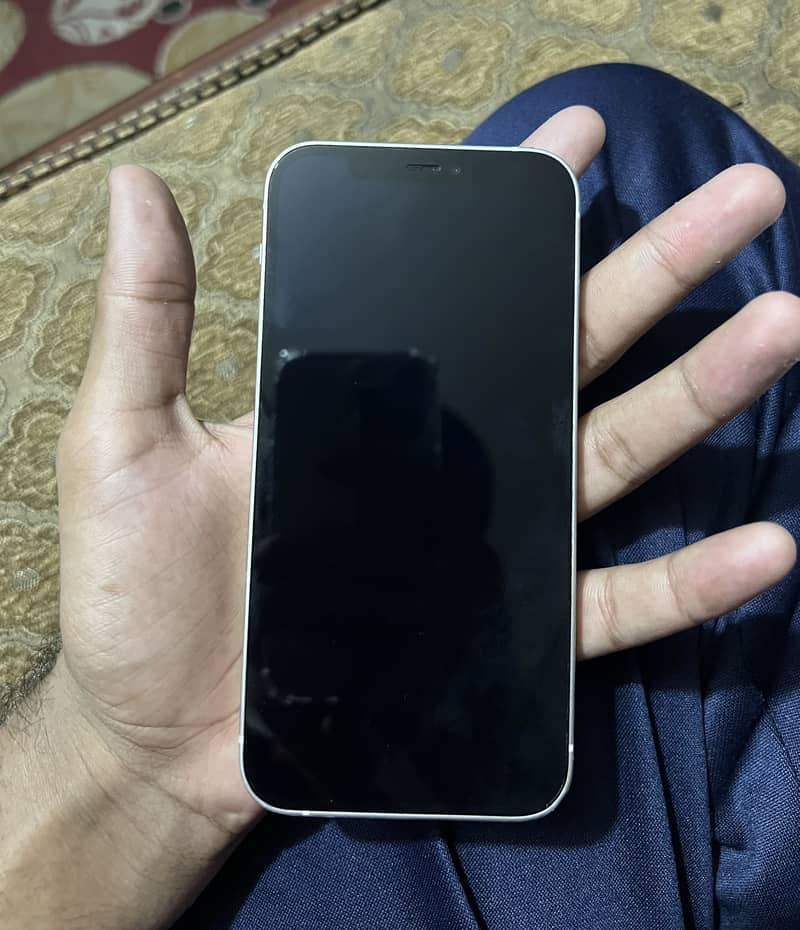 Apple iPhone 12 4