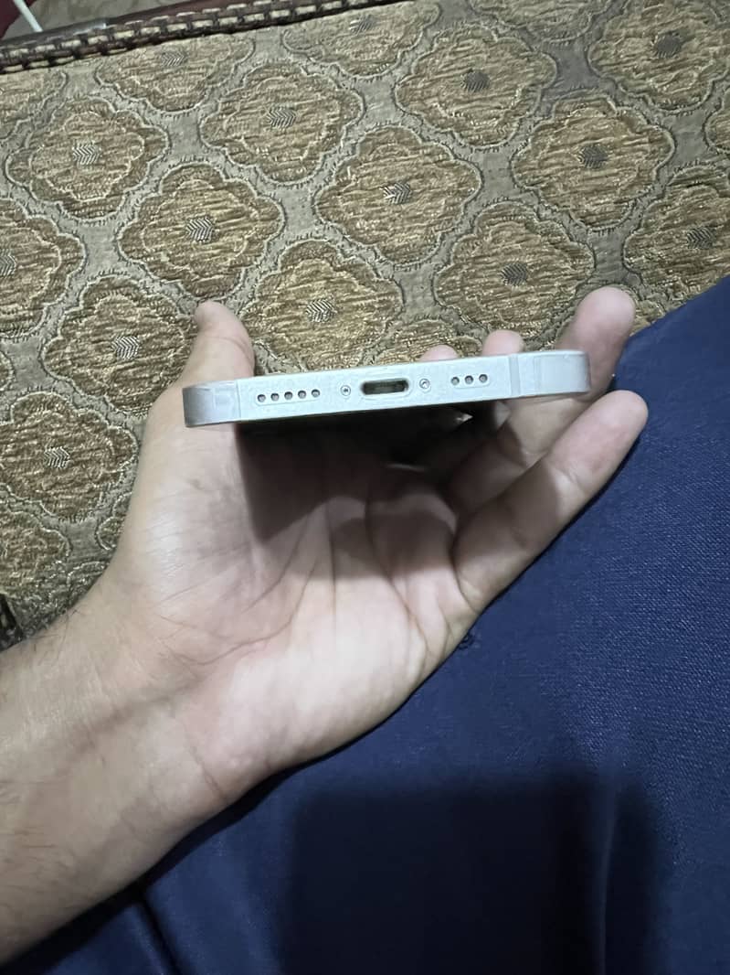 Apple iPhone 12 6