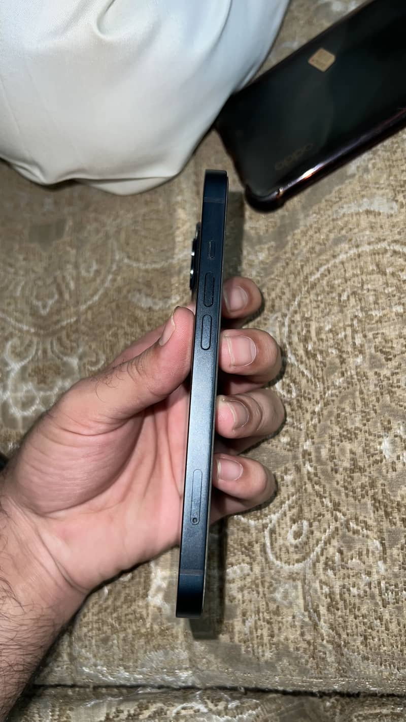 Apple iPhone 13 2