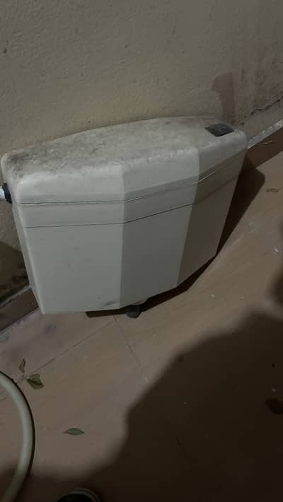 Flush tank for toilet