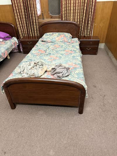 Selling out two single wooden beds