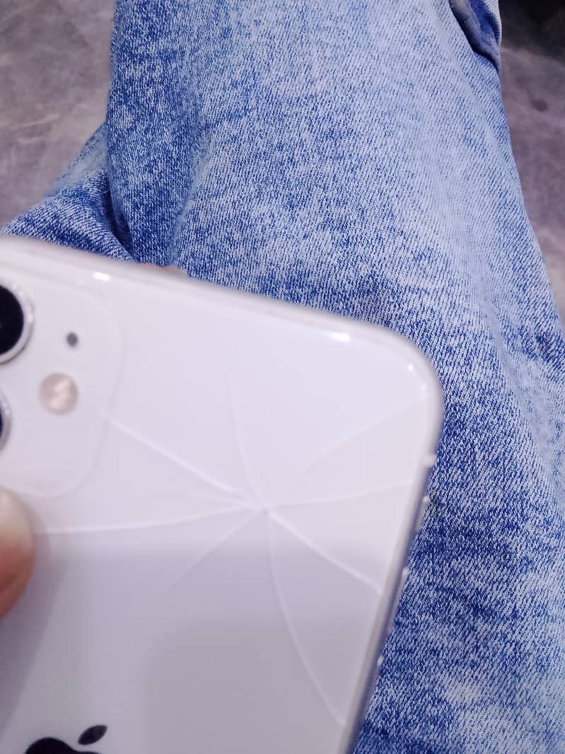 Apple iPhone 11 3